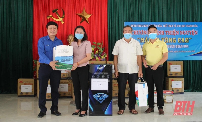 Đoàn Thanh niên Sở VH, TT&DL tổ chức chương trình “Mái ấm vùng cao” tại xã Nam Xuân