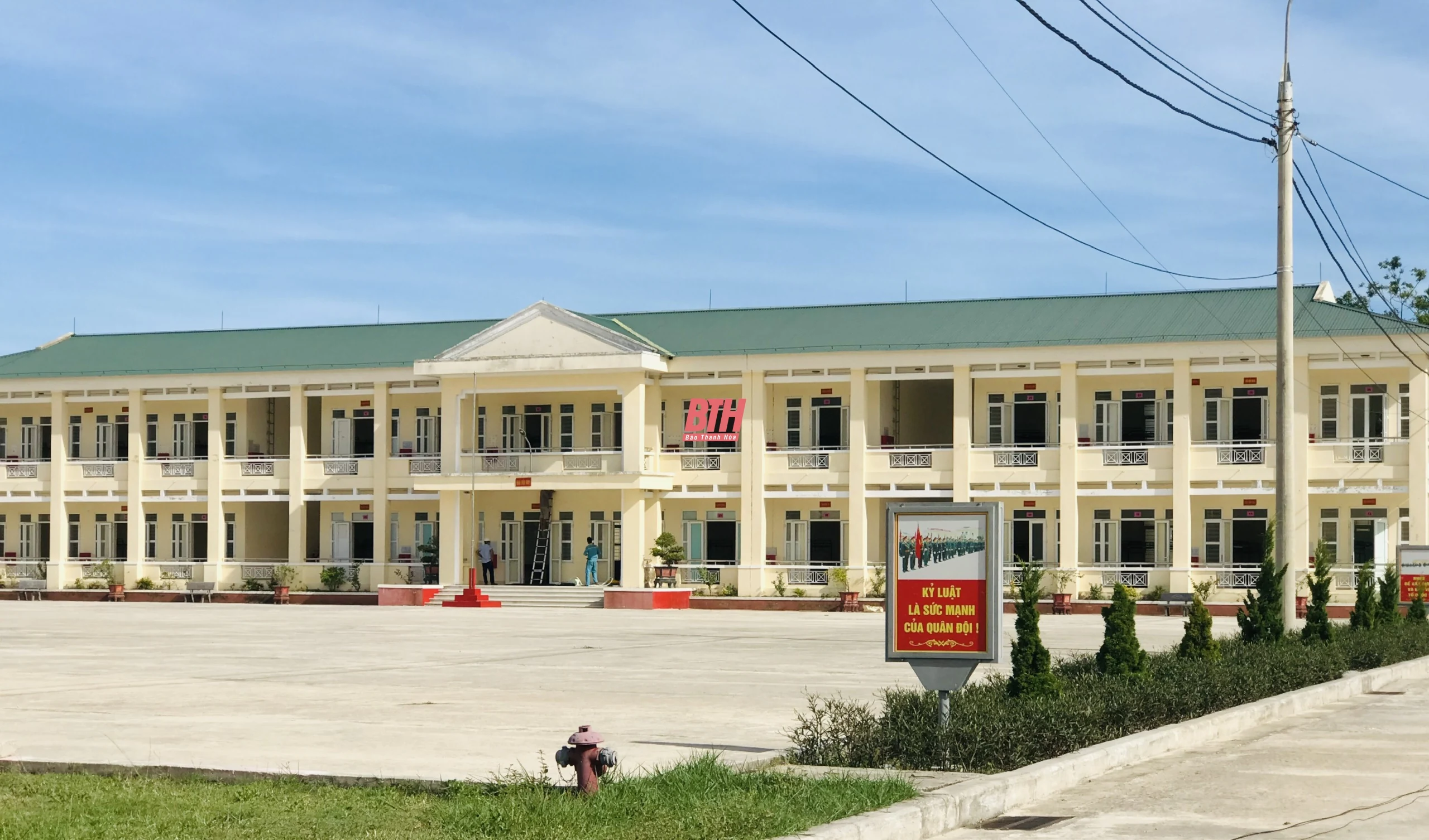 Cấp trang thiết bị phòng chống dịch COVID-19 cho khu cách ly Trung đoàn 270 (Sư đoàn 341)
