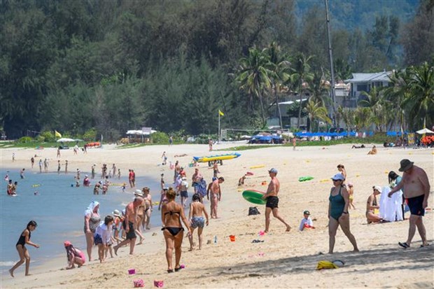 Thái Lan đón du khách nước ngoài theo “Hộp cát Phuket”