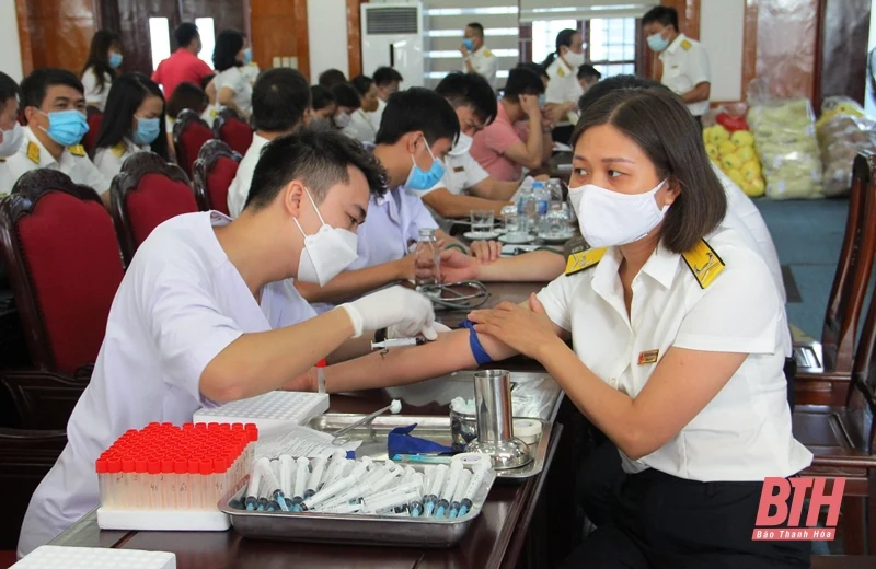 Cán bộ, công chức Cục thuế tỉnh hưởng ứng chương trình hiến máu tình nguyện năm 2021