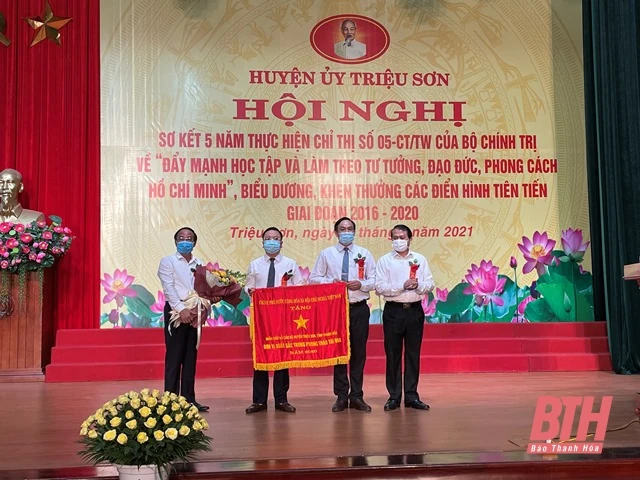 Huyện Triệu Sơn sơ kết 5 năm thực hiện Chỉ thị 05-CT/TW