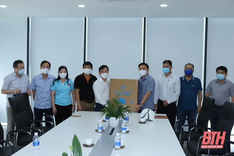 Đồng chí Bí thư Tỉnh ủy Đỗ Trọng Hưng kiểm tra, chỉ đạo công tác phòng, chống dịch COVID-19 tại thị xã Nghi Sơn