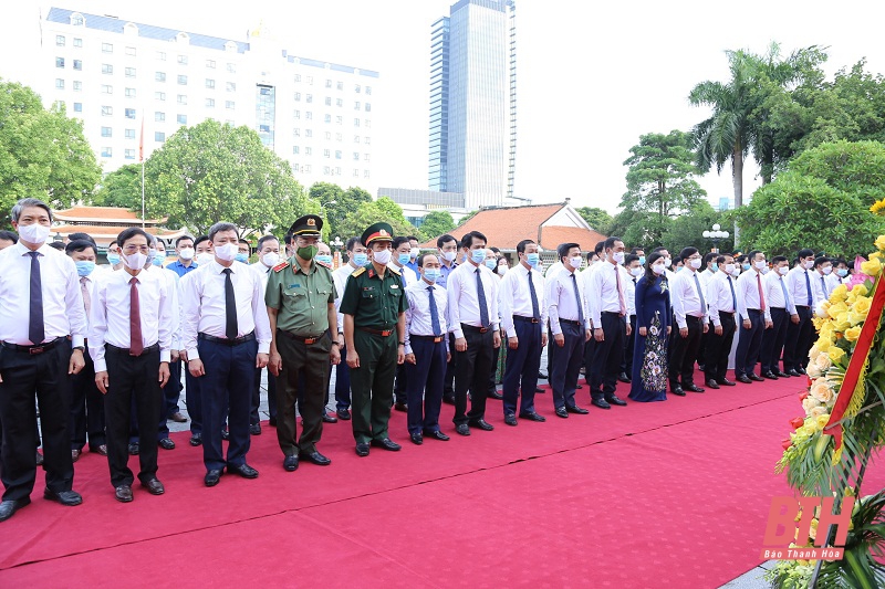 Đoàn đại biểu tỉnh Thanh Hóa dâng hương tưởng niệm Chủ tịch Hồ Chí Minh, Mẹ Việt Nam anh hùng và các Anh hùng liệt sĩ