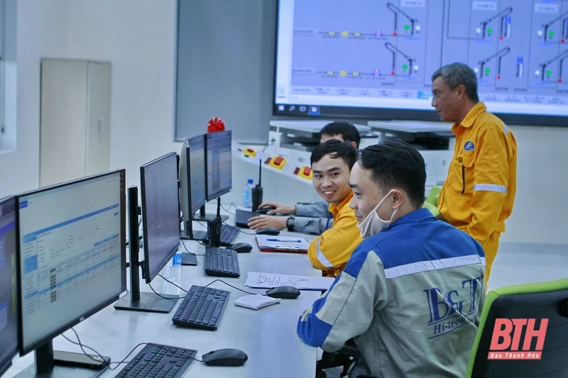 Cận cảnh tổng kho và bến cảng xăng, dầu hiện đại ở Khu kinh tế Nghi Sơn