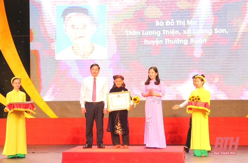 Cụ bà Đỗ Thị Mơ: “Hãy thật quyết tâm như lời Bác Hồ dặn, không có việc gì khó, chỉ sợ lòng không bền”