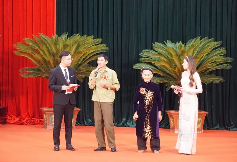 Cụ bà Đỗ Thị Mơ: “Hãy thật quyết tâm như lời Bác Hồ dặn, không có việc gì khó, chỉ sợ lòng không bền”