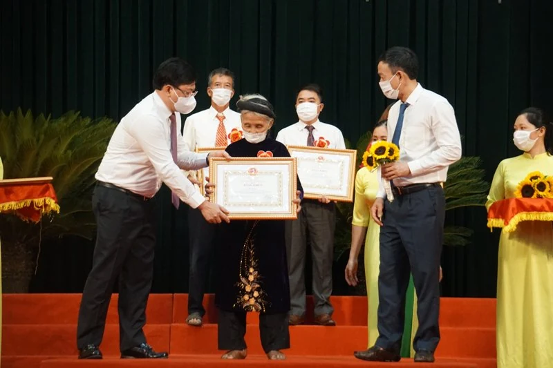 Cụ bà Đỗ Thị Mơ: “Hãy thật quyết tâm như lời Bác Hồ dặn, không có việc gì khó, chỉ sợ lòng không bền”