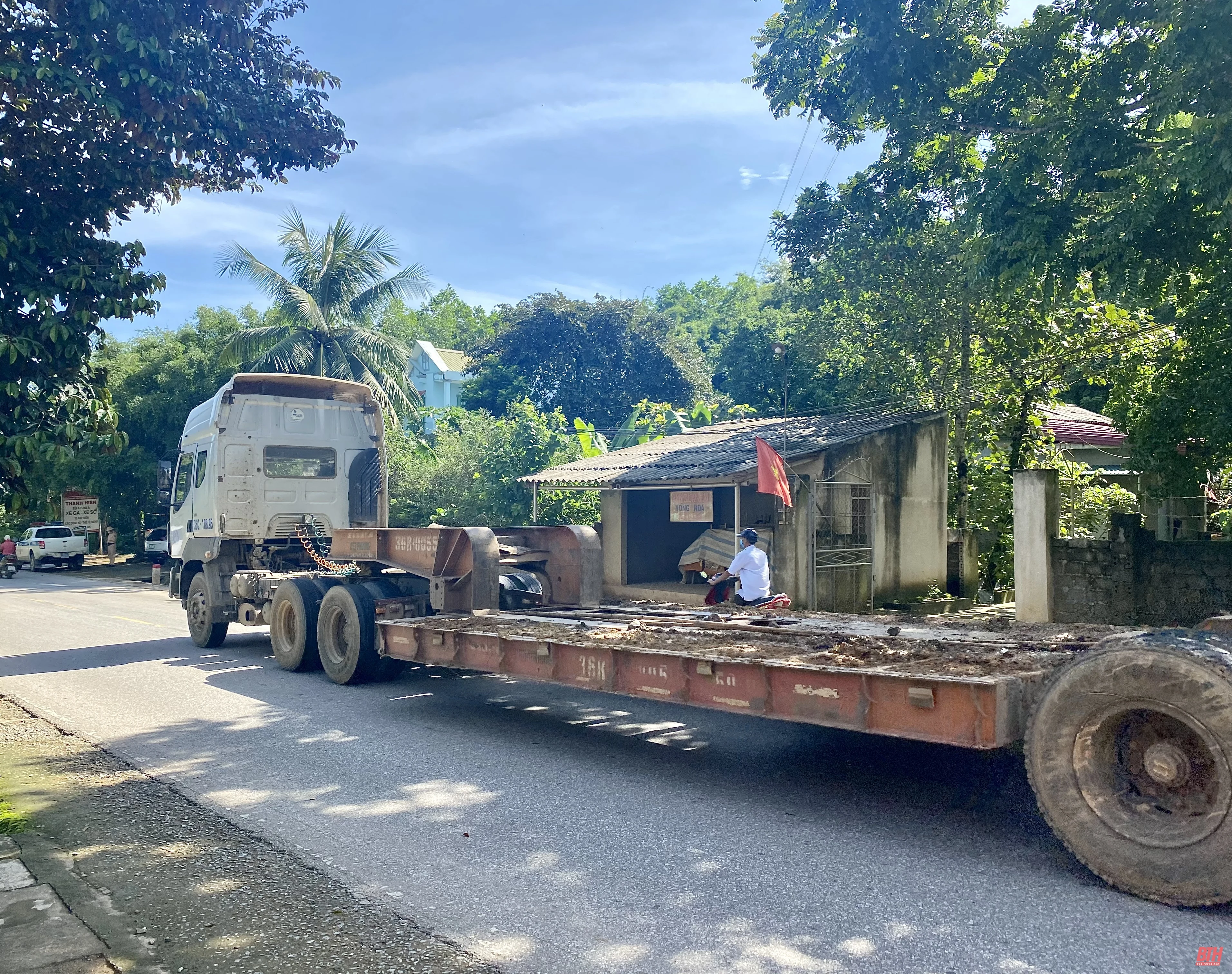 Nguy hiểm rình rập tại vị trí giao cắt trên đường Hồ Chí Minh