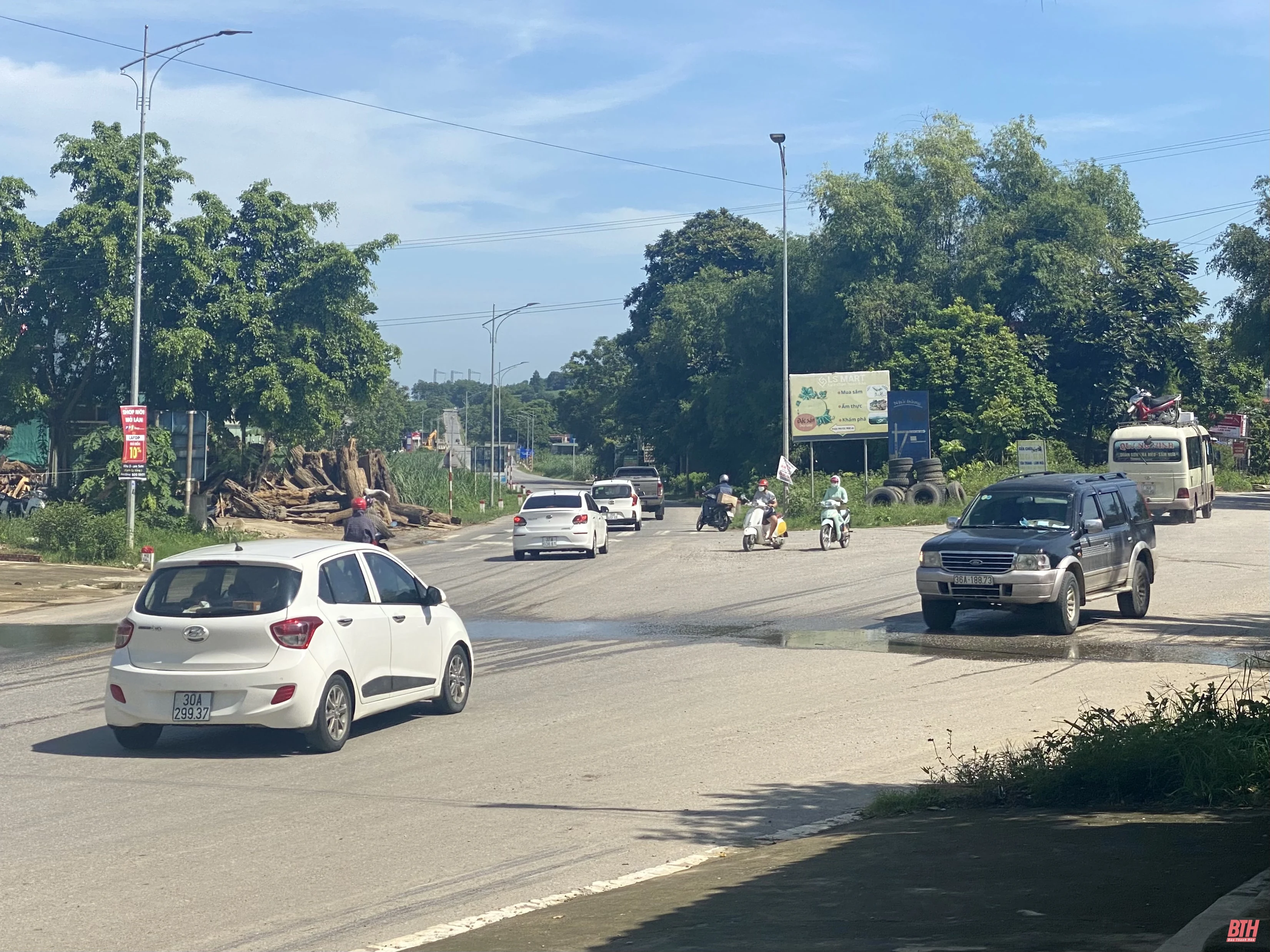 Nguy hiểm rình rập tại vị trí giao cắt trên đường Hồ Chí Minh
