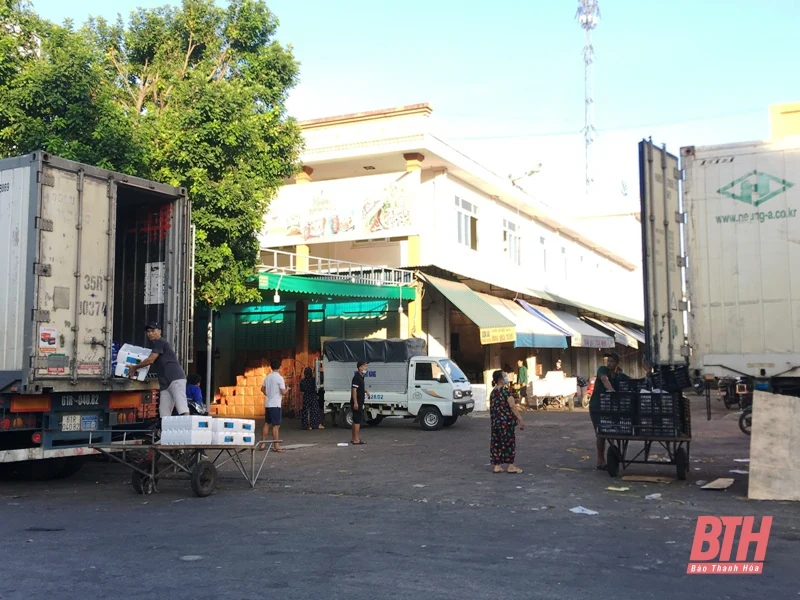 Còn hiện tượng lơ là trong phòng, chống dịch tại chợ đầu mối rau quả, thực phẩm Đông Hương
