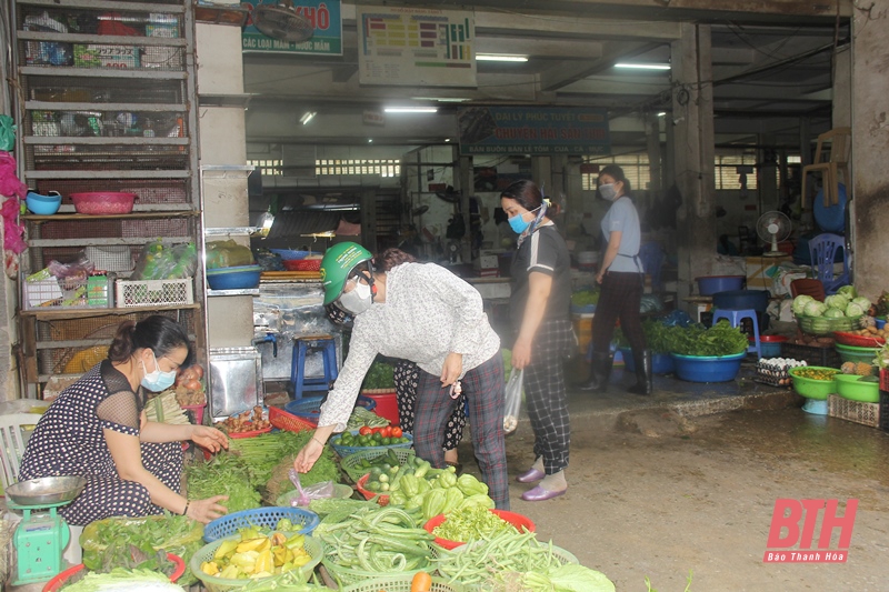 Thanh Hoá: Chợ, siêu thị vắng người mua, giá cả hàng hóa thiết yếu cơ bản bình ổn