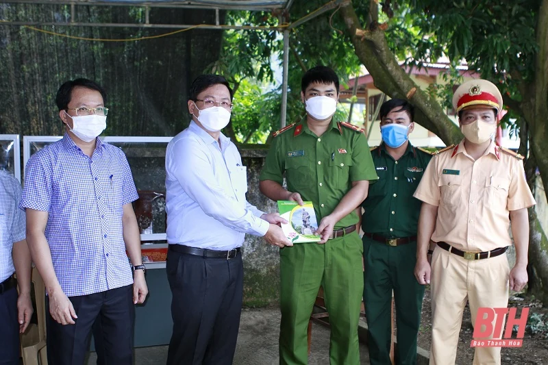 Phó Chủ tịch UBND tỉnh Mai Xuân Liêm kiểm tra công tác phòng, chống dịch bệnh COVID-19 tại huyện Quan Hóa