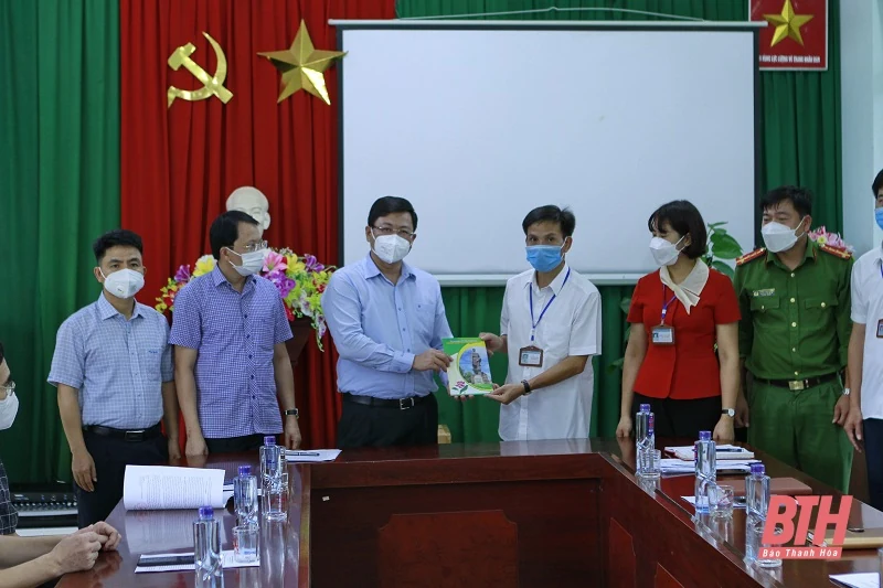 Phó Chủ tịch UBND tỉnh Mai Xuân Liêm kiểm tra công tác phòng, chống dịch bệnh COVID-19 tại huyện Quan Hóa