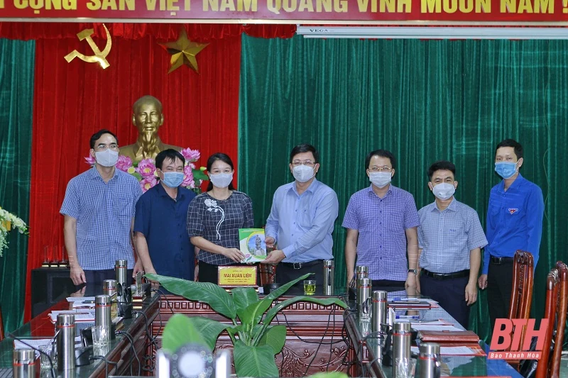 Phó Chủ tịch UBND tỉnh Mai Xuân Liêm kiểm tra công tác phòng, chống dịch bệnh COVID-19 tại huyện Quan Hóa