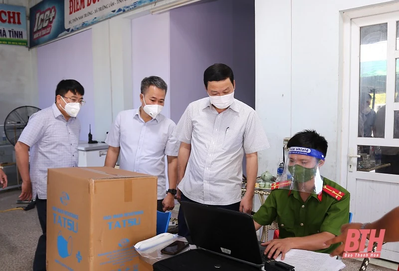 Chủ tịch UBND tỉnh Đỗ Minh Tuấn kiểm tra, chỉ đạo công tác phòng, chống dịch tại thị xã Nghi Sơn