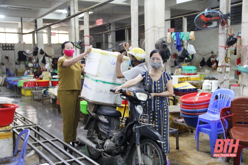 Chợ truyền thống, siêu thị trên địa bàn TP Thanh Hóa: Số lượng người mua giảm mạnh, thực phẩm bảo đảm cung ứng cho người dân