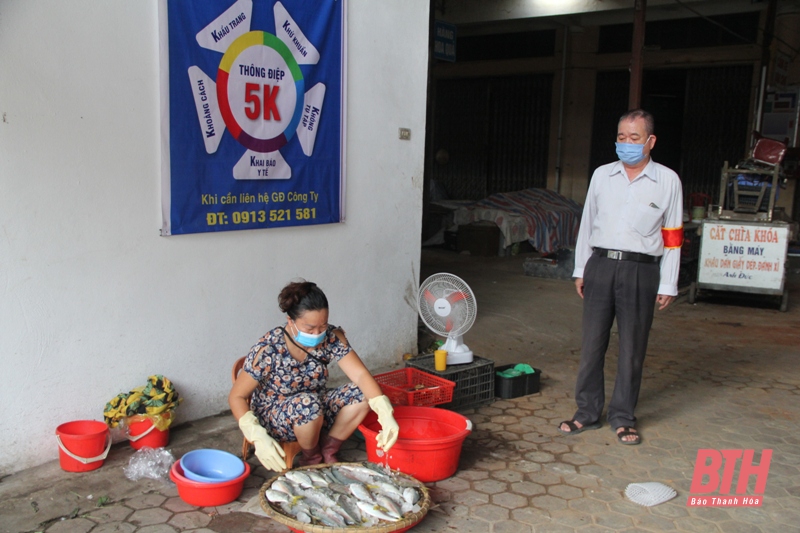 Chợ truyền thống, siêu thị trên địa bàn TP Thanh Hóa: Số lượng người mua giảm mạnh, thực phẩm bảo đảm cung ứng cho người dân