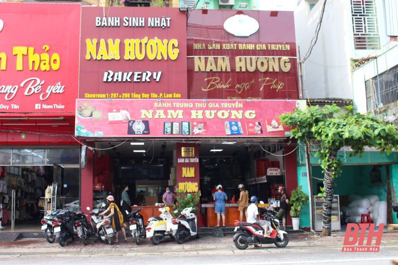 Các cơ sở bánh trung thu truyền thống linh hoạt sản xuất để phù hợp nhu cầu