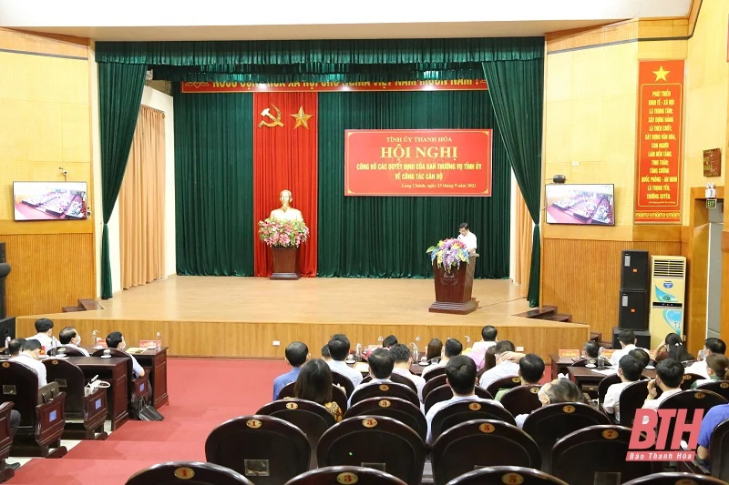 Phó Bí thư Thường trực Tỉnh ủy Lại Thế Nguyên dự hội nghị công bố Quyết định của Ban Thường vụ Tỉnh ủy về công tác cán bộ tại Lang Chánh