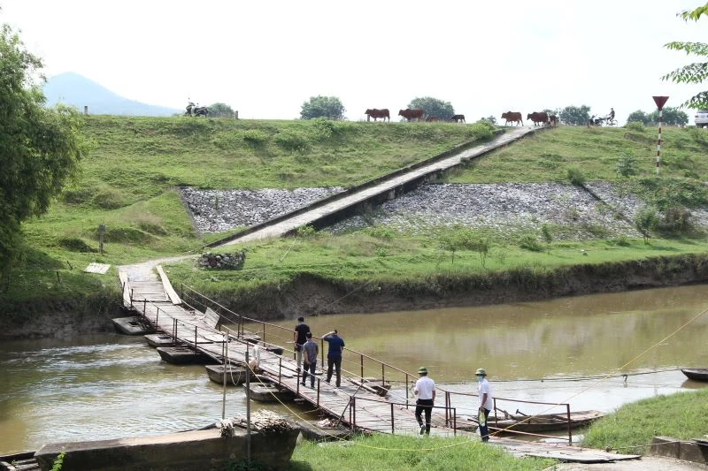 Vụ việc cắt cầu phao Định Công: Huyện Thiệu Hóa vào cuộc xử lý dứt điểm mâu thuẫn, học sinh và nhân dân đã lưu thông bình thường