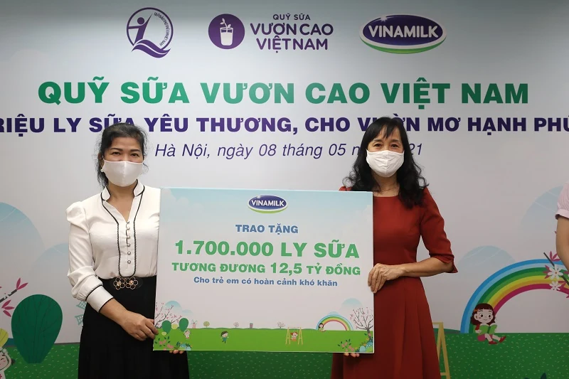 Vinamilk góp 1 triệu ly sữa cho trẻ em khó khăn với hoạt động “Cùng góp điểm xanh, cho Việt Nam khỏe mạnh”