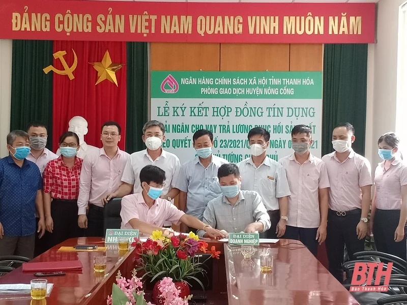 Công ty TNHH Hoàng Tùng được vay hơn 200 triệu đồng trả lương phục hồi sản xuất do ảnh hưởng của dịch bệnh COVID-19