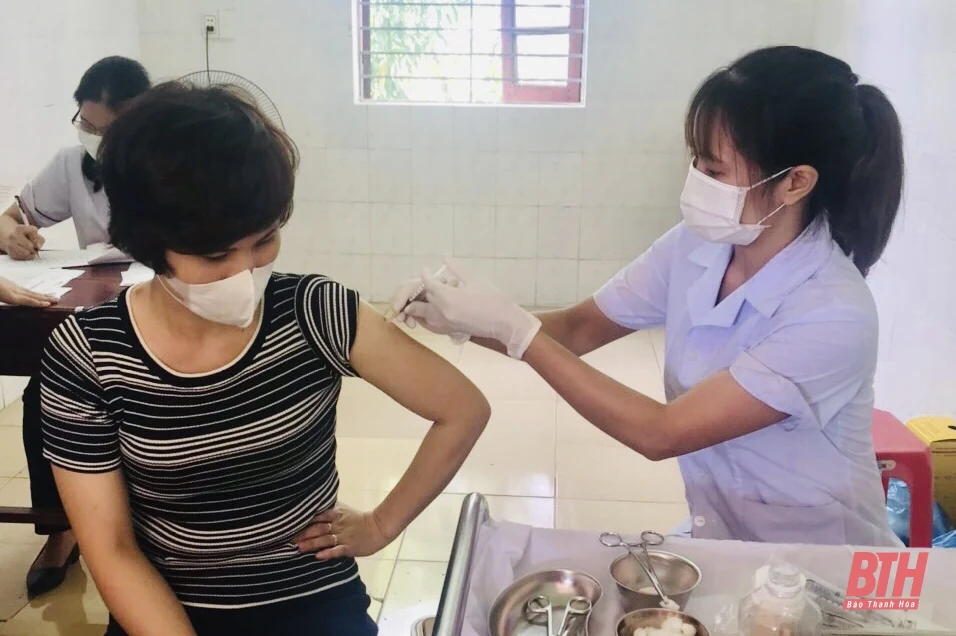 Trên 4.000 công nhân, người lao động tại các doanh nghiệp ở Vĩnh Lộc được tiêm phòng vắc xin COVID-19