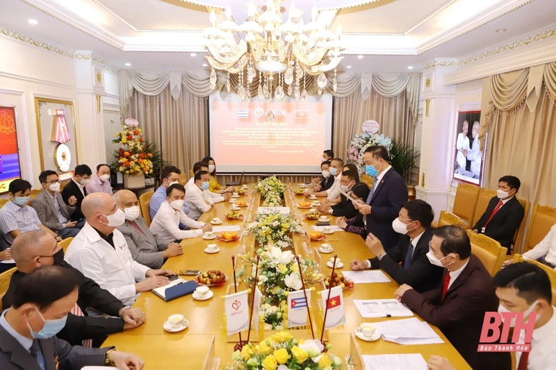 Đại sứ đặc mệnh toàn quyền Cộng hòa Cuba thăm và làm việc tại Tổng Công ty CP Hợp Lực