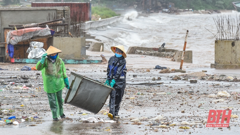 Người dân xã đảo Nghi Sơn ứng phó với áp thấp nhiệt đới