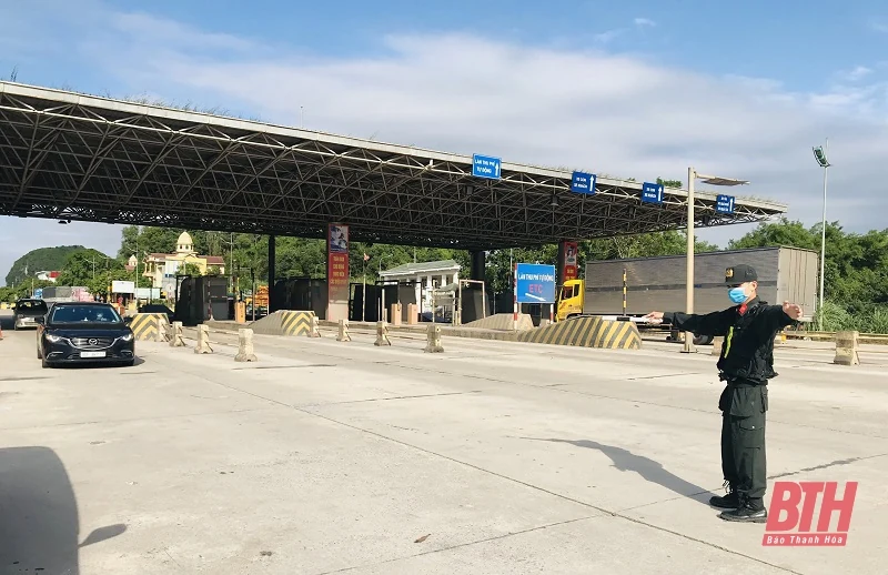Kiểm soát chặt chẽ người và phương tiện vào tỉnh Thanh Hóa qua Dốc Xây