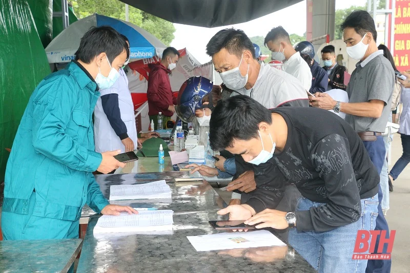 Kiểm soát chặt chẽ người và phương tiện vào tỉnh Thanh Hóa qua Dốc Xây