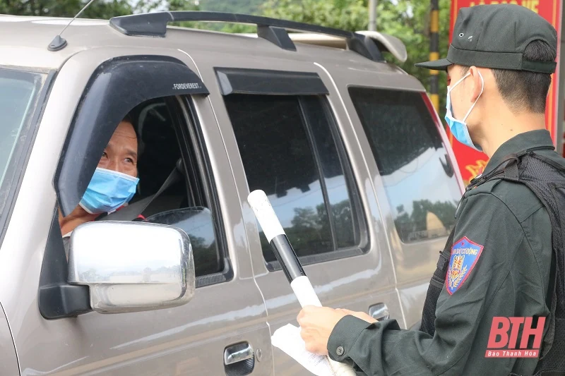 Kiểm soát chặt chẽ người và phương tiện vào tỉnh Thanh Hóa qua Dốc Xây