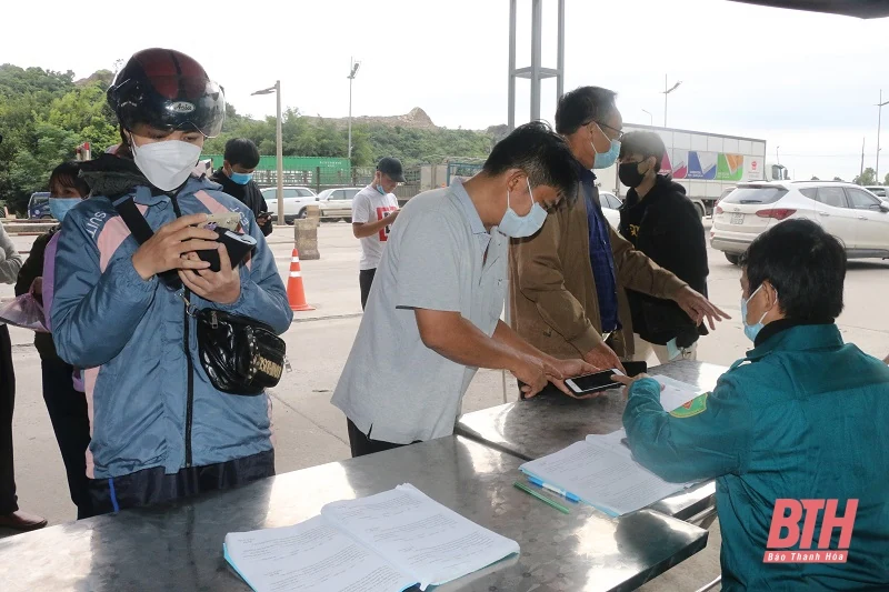 Kiểm soát chặt chẽ người và phương tiện vào tỉnh Thanh Hóa qua Dốc Xây