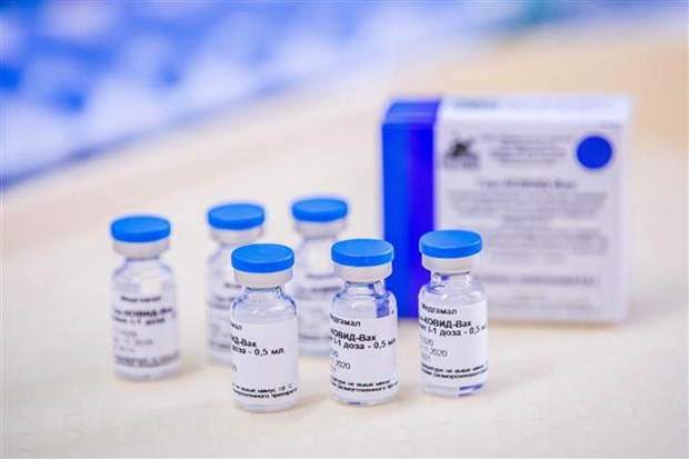 Nga cho phép phụ nữ nuôi con bằng sữa mẹ tiêm vaccine Sputnik V