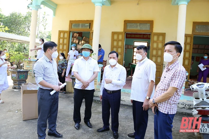Phó Bí thư Thường trực Tỉnh ủy Lại Thế Nguyên yêu cầu khẩn trương khoanh vùng, dập tắt ổ dịch COVID-19 tại xã Lộc Thịnh, huyện Ngọc Lặc