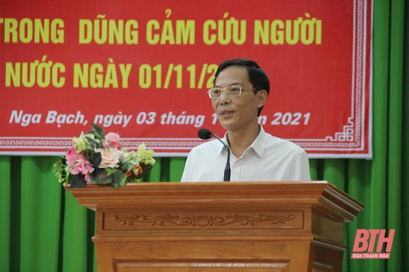 Trao Bằng khen của Chủ tịch UBND tỉnh cho các cá nhân cứu cháu bé bị đuối nước ở Nga Sơn