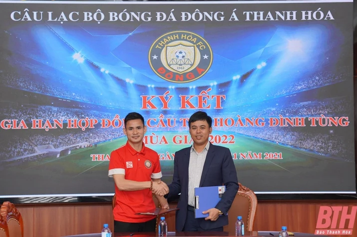 Hoàng Đình Tùng gắn bó với CLB Đông Á Thanh Hóa thêm 1 năm