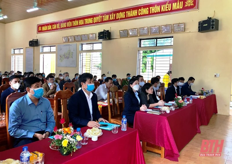Trưởng ban Dân vận Tỉnh ủy, Chủ tịch Ủy ban MTTQ tỉnh Phạm Thị Thanh Thủy dự ngày hội Đại đoàn kết toàn dân tộc tại khu dân cư thôn Hoa Trung