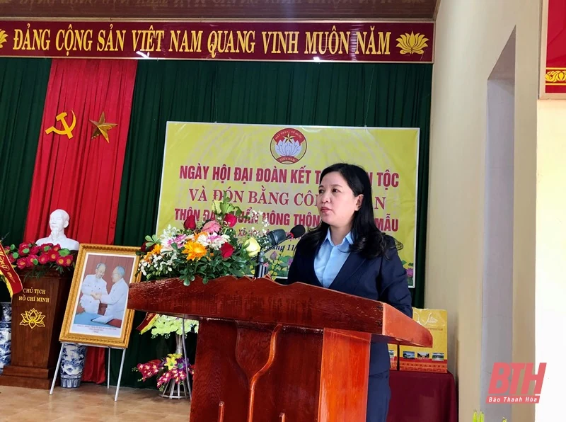 Trưởng ban Dân vận Tỉnh ủy, Chủ tịch Ủy ban MTTQ tỉnh Phạm Thị Thanh Thủy dự ngày hội Đại đoàn kết toàn dân tộc tại khu dân cư thôn Hoa Trung