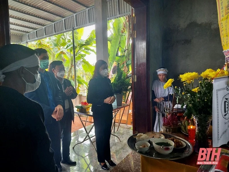 Thăm hỏi, chia buồn, hỗ trợ gia đình có người tử vong do tiêm vắc xin phòng COVID-19