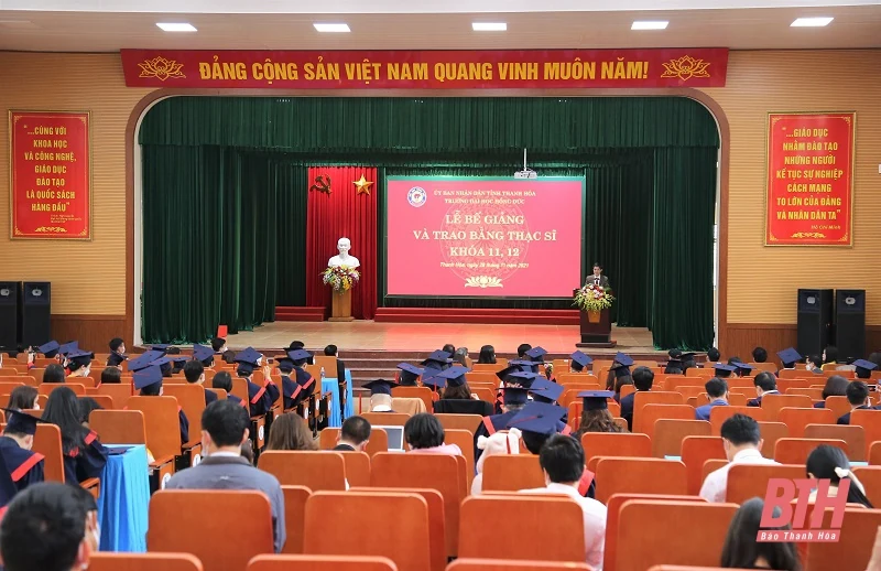 Trường Đại học Hồng Đức trao bằng thạc sĩ cho 538 học viên