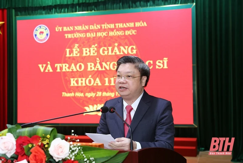 Trường Đại học Hồng Đức trao bằng thạc sĩ cho 538 học viên