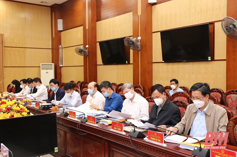 Thảo luận, cho ý kiến vào quy định nâng cao công tác quản lý bộ máy Nhà nước và một số chính sách, kế hoạch phát triển kinh tế - xã hội