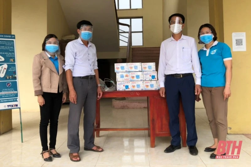 Hội phụ nữ Hậu Lộc tích cực, chủ động phòng chống dịch COVID-19 tại 5 xã vùng biển