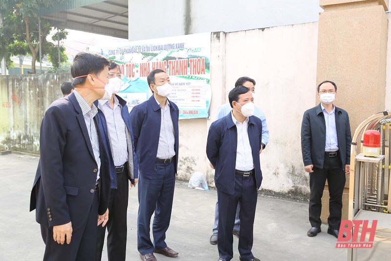 Phó Bí thư Thường trực Tỉnh ủy Lại Thế Nguyên kiểm tra công tác phòng, chống dịch tại huyện Hậu Lộc