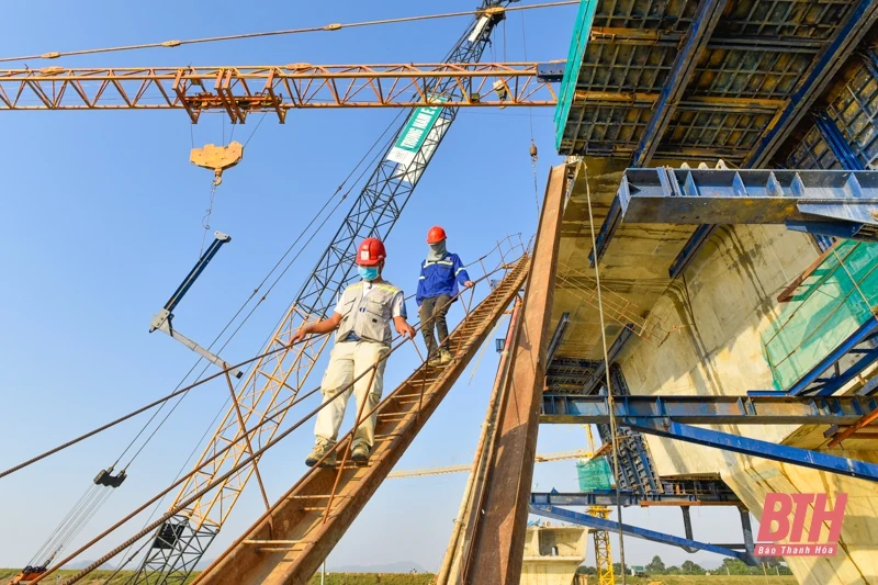 Cầu trên cao tốc Bắc Nam vượt sông dài nhất Thanh Hoá
