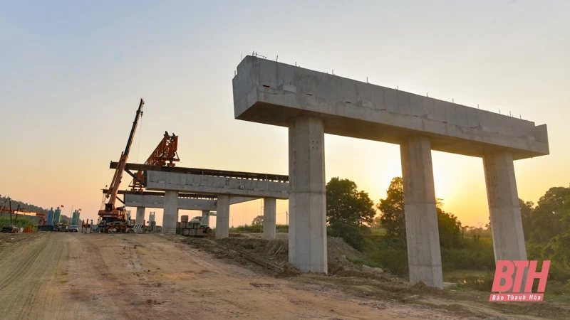 Cầu trên cao tốc Bắc Nam vượt sông dài nhất Thanh Hoá