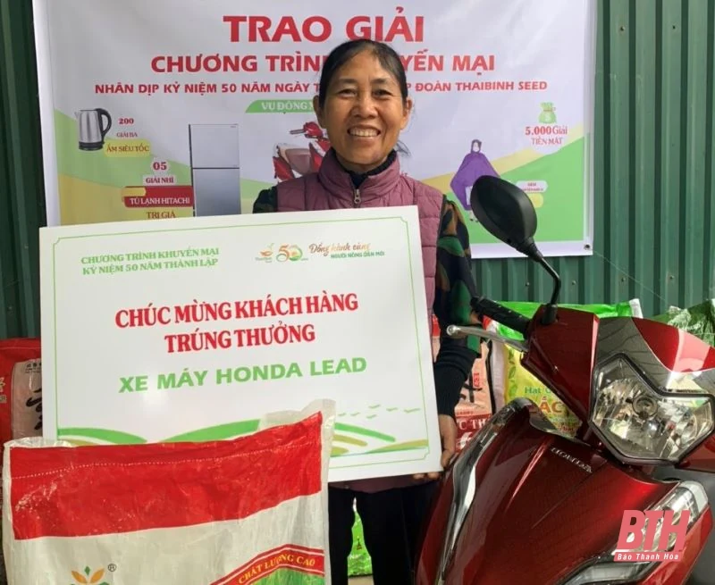 Mua lúa giống, một nông dân ở Thanh Hóa bất ngờ trúng thưởng xe máy