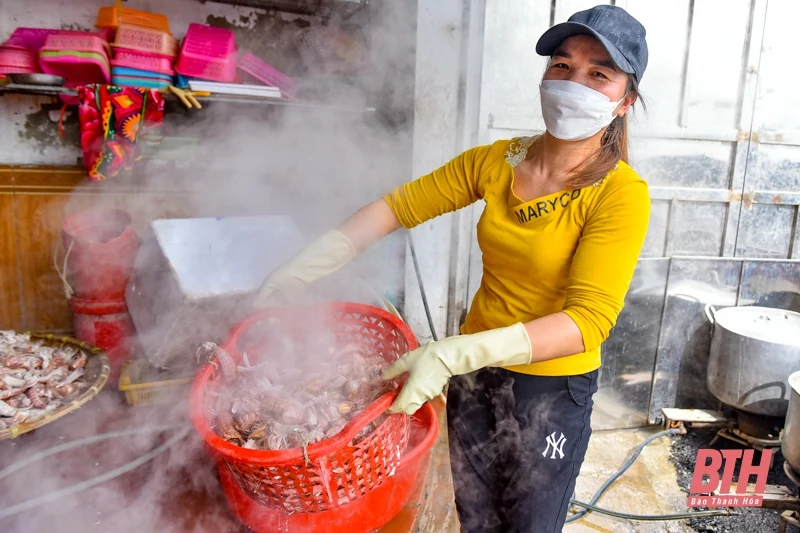 Bến cá Ngư Lộc nhộn nhịp dịp cuối năm