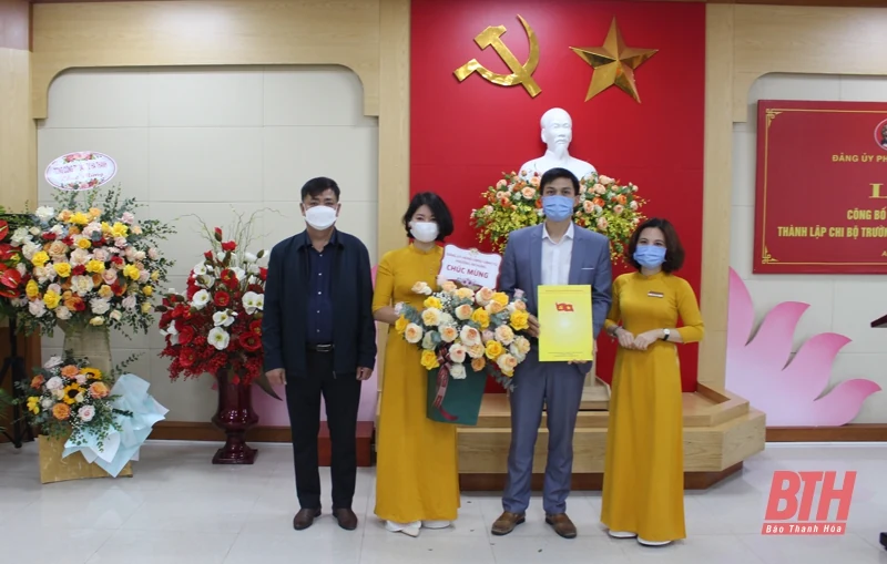 Thành lập Chi bộ Trường liên cấp Nobel